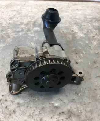 Volkswagen Polo V 6R Oil pump 03L115105C