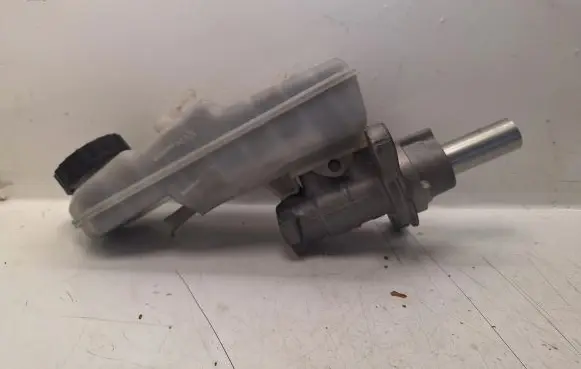 Master brake cylinder