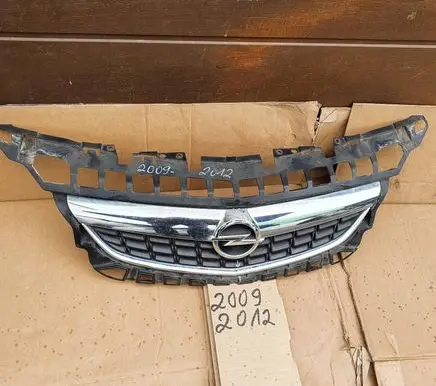 Opel Astra J Front bumper upper radiator grill 13266577