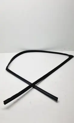 Honda CR-V Rubber seal front door window/glass 72235TNYG01
