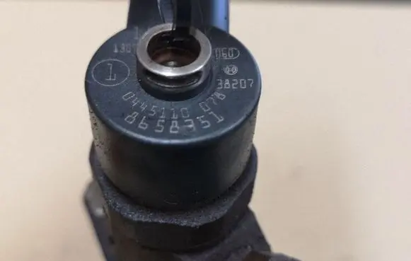 Volvo XC90 Fuel injector 0445110078