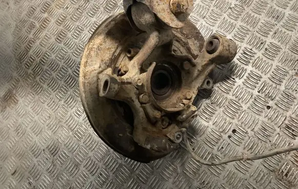 Mitsubishi Pajero Rear wheel hub spindle/knuckle 