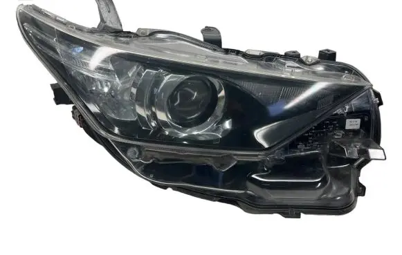 Toyota Auris E180 Headlight/headlamp 8111002K30 90070909