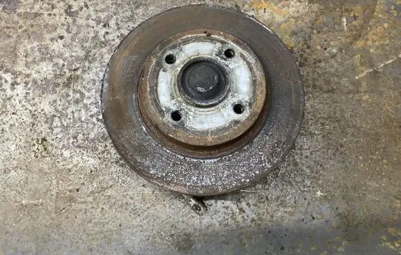 Rear wheel hub