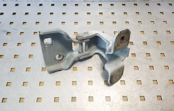 Opel Vivaro Front door lower hinge 311772M
