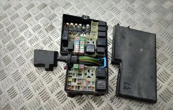 Volvo V50 Fuse module 8688040 51881800