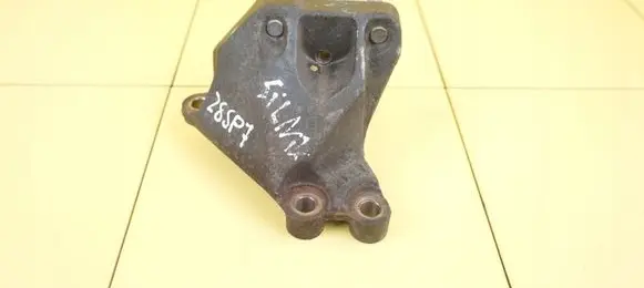 Hyundai i30 Engine mounting bracket 28SP7