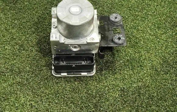 Renault Trafic III (X82) ABS Pump 476608516R 28517462063 284J72362R