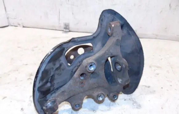 Mercedes-Benz C W204 Front wheel hub spindle knuckle A2043320101 A2033300051