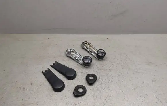 Audi A4 S4 B5 8D Front door window winding handle 443837581D 443837575A 893837597B