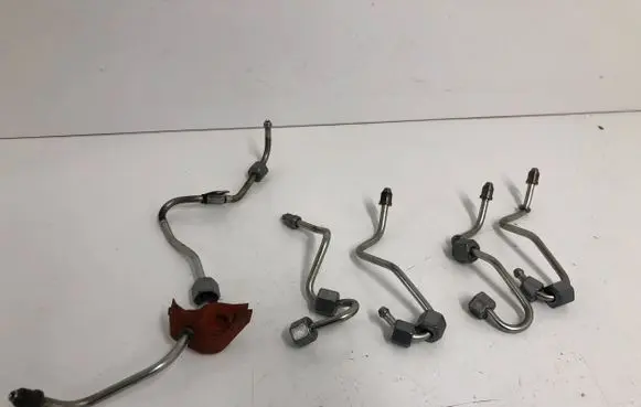 Opel Vivaro Fuel injector supply line/pipe 