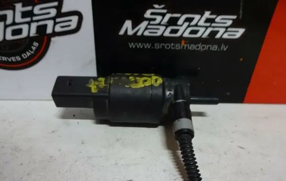 Skoda Octavia Mk2 (1Z) Windscreen/windshield washer pump 1K5955651