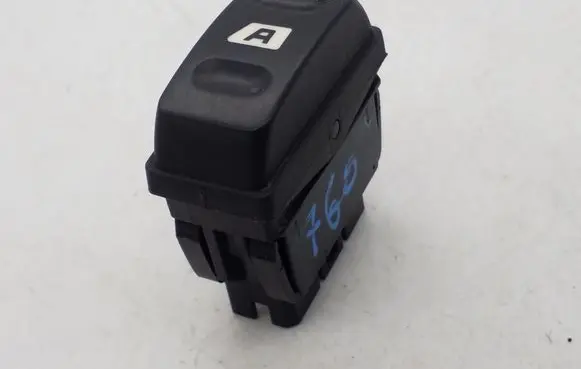 Citroen Xsara Picasso Electric window control switch 22681