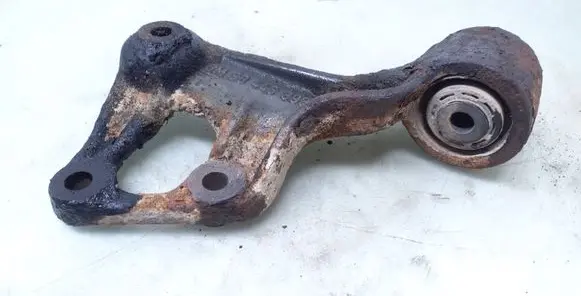 Opel Omega B1 Rear differential/diff mount bracket 90446893