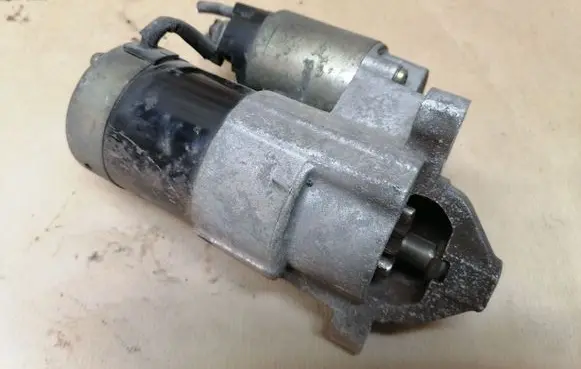 Nissan Almera N16 Starter motor 8200021396 M000T86181