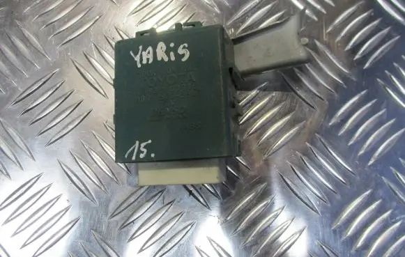 Toyota Yaris Door control unit/module 85980-0D010