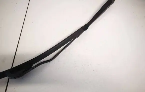 Front wiper blade arm