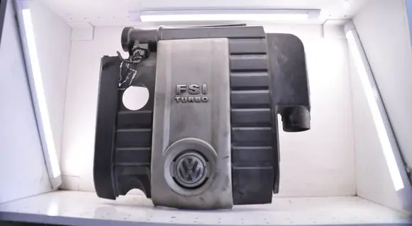 Volkswagen PASSAT B6 Engine cover (trim) 06F133837T