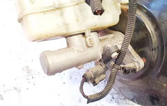 Master brake cylinder