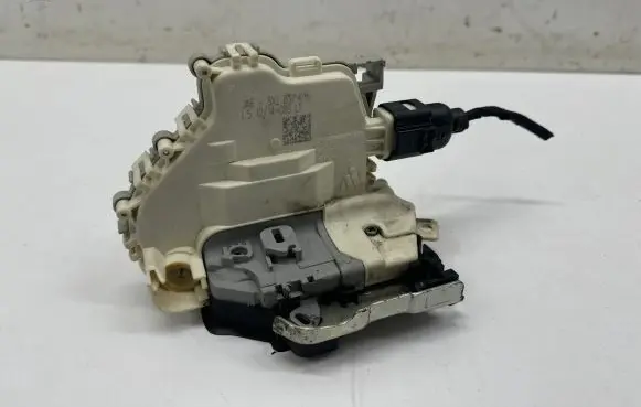 Audi A3 S3 8V Front door lock 8X2837016