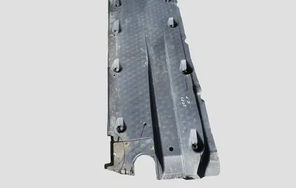Volkswagen Golf VI Center/middle under tray cover