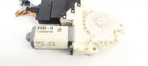 Volkswagen Golf IV Rear door window regulator motor 1J4959812A