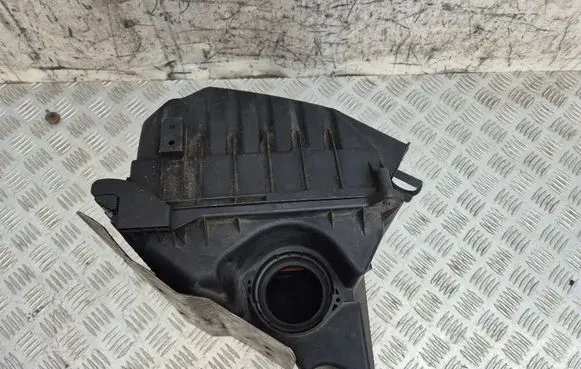 Audi A4 S4 B7 8E 8H Air filter box 03G133835