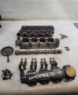 Opel Corsa B Engine head R90400110