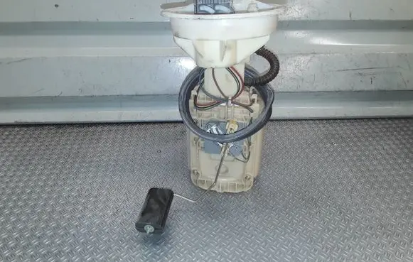 Mini One - Cooper R50 - 53 In-tank fuel pump 10652409