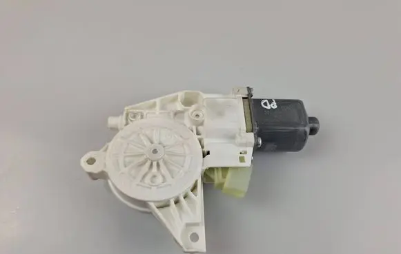 Mercedes-Benz C W204 Front door window regulator motor A2048200242