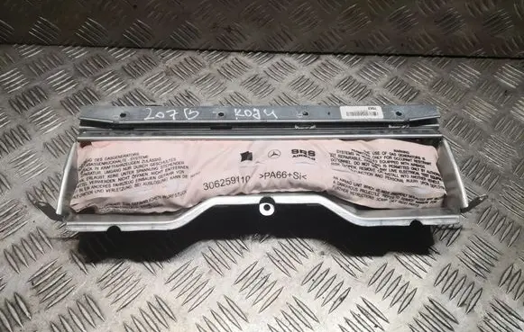 Mercedes-Benz E A207 Knee airbag A2048602002 2048602002