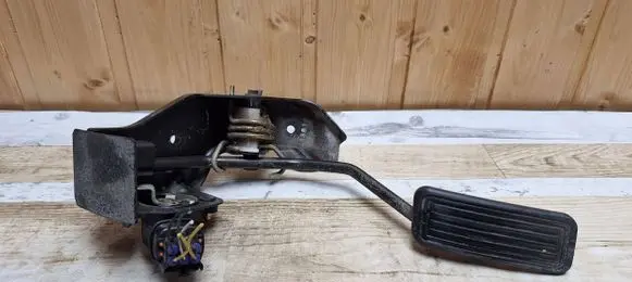 Toyota Avensis T250 Accelerator throttle pedal 7811135030