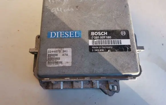 BMW 5 E34 Engine control unit/module 0281001180 2243416
