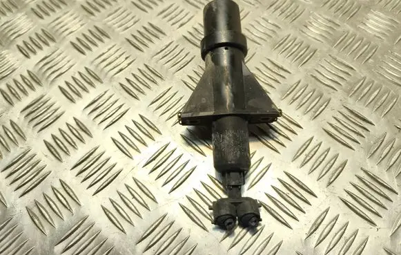 Hyundai Sonata Headlight washer spray nozzle 