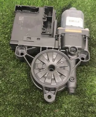 Volkswagen PASSAT B7 Front door window regulator motor 3C0959793C 988691308