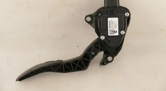 Nissan X-Trail T32 Accelerator throttle pedal 18002DF30BLHD