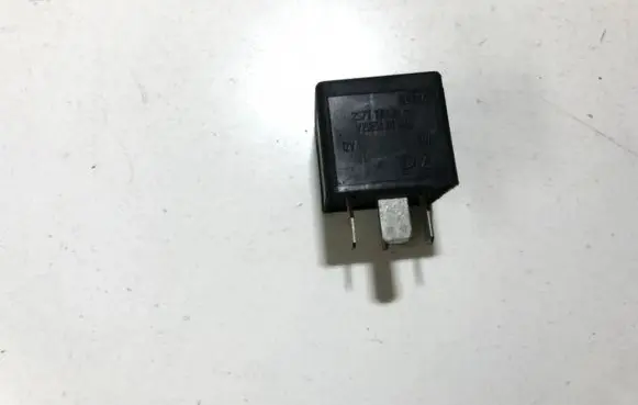 Ford Mondeo Mk III Other relay 2s7t14b192aa v23136b1x66