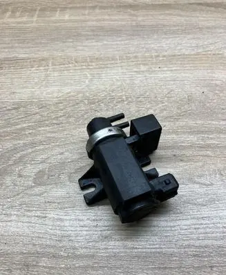 BMW X5 E53 Vacuum valve 2247906 72279600