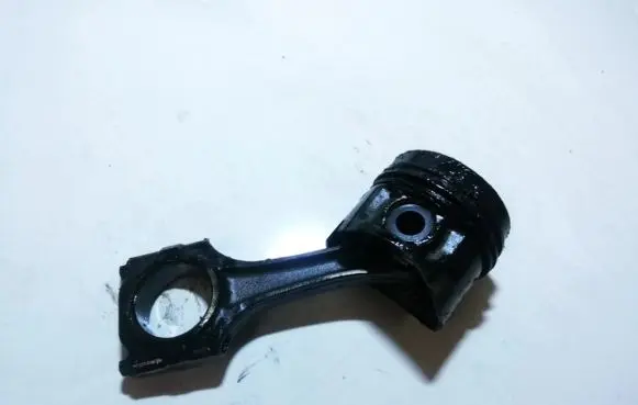 Renault Laguna I Piston with connecting rod