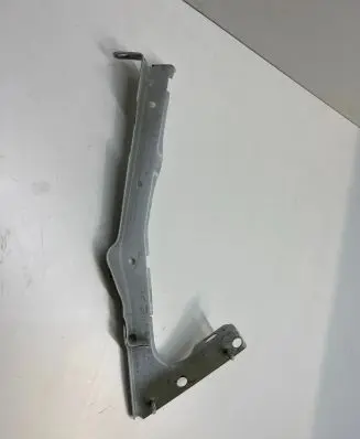 Audi A5 8T 8F Fender mounting bracket 8T0821135C