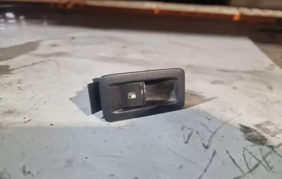 Volkswagen Touran I Fuel tank opening switch 1F0959527