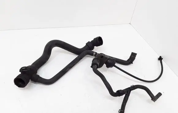 Volkswagen PASSAT B5.5 Engine coolant pipe/hose