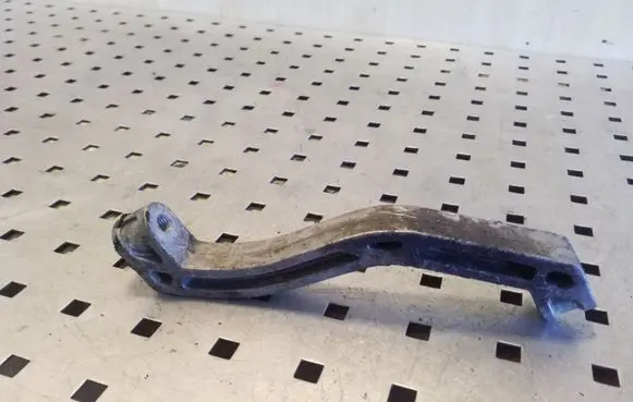 Volkswagen Touran I Engine mounting bracket 1K0199359E