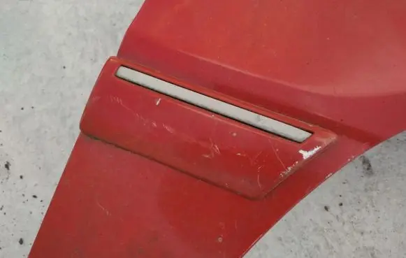 Fender trim (molding)