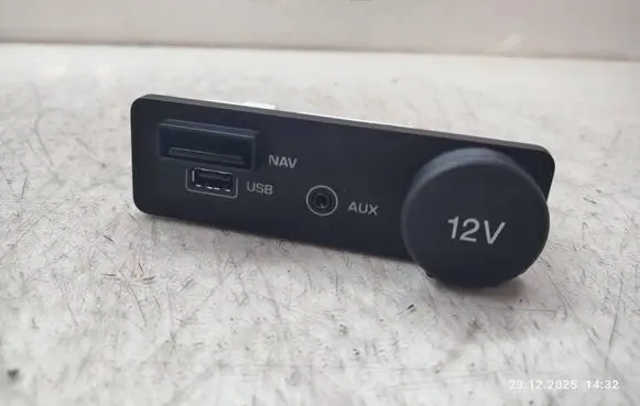 Jaguar XE USB socket connector FK7219C166BD
