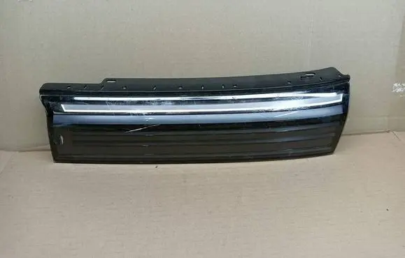 Volkswagen Tiguan Front bumper upper radiator grill 571853655A 82490102