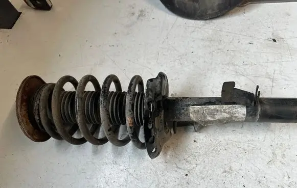Volvo XC60 Front shock absorber with coil spring 31340473