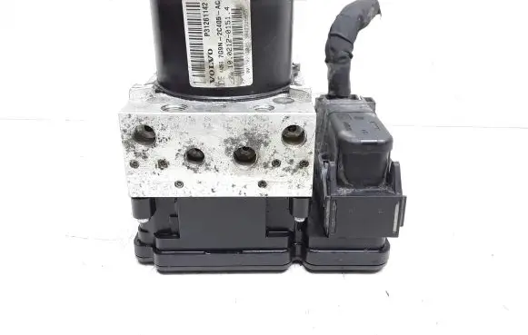 Volvo V70 ABS Pump 31261142 P31261142 7G9N2C405AC