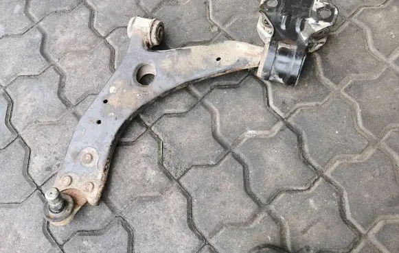 Volvo V40 Front control arm 31340231