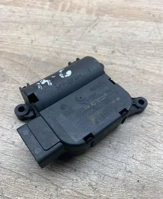Volkswagen PASSAT B6 Air flap motor/actuator 0132801336